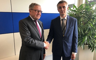  Исполнительный директор Проектного блока ЕФСР встретился с главой Европейского стабилизационного механизма